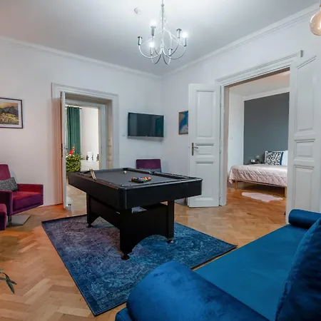 Apartment Proxima Downtown - Pool Table And Cinema Projector Prag